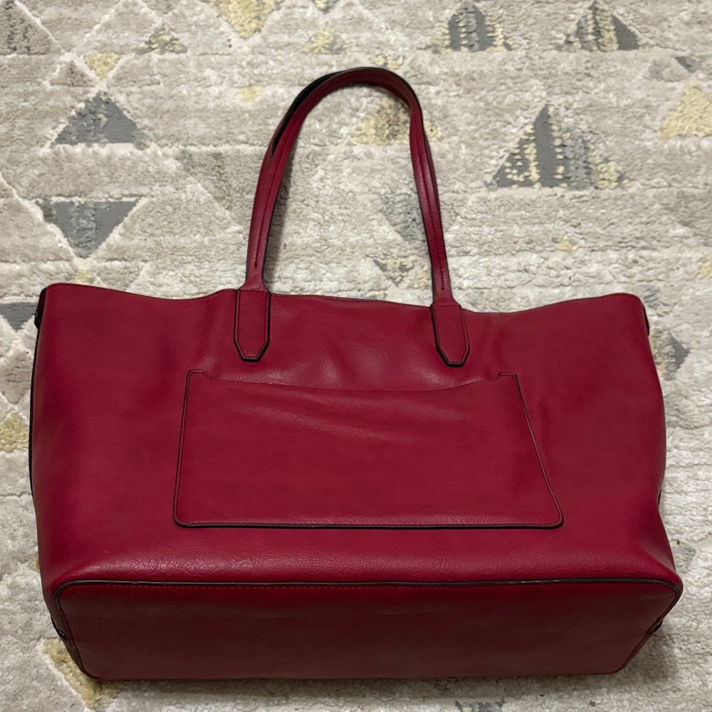 Elegant Red Leather Tote Bag - Picture 2 of 3